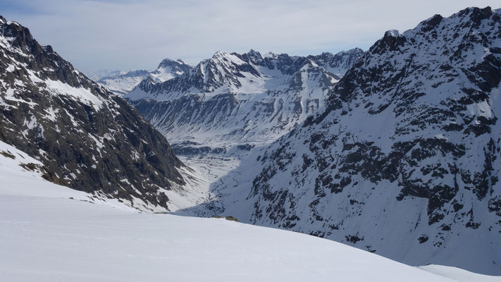 Conditions au 31 mars du Plan de l'Alpe en contre-bas. 