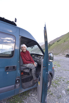 Le gardien n'est pas là mais sa grand-mère oui...Merci pour ton aide Chantal !