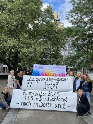 Frauenhaus Dortmund | Wir fordern die Bundesregierung zur Einhaltung ihres Koalitionsvertrages auf. Wir fordern eine sichere, einzelfallunabhängige Finanzierung von Schutz und Unterstützung,  die sich auf Bund, Länder und Kommunen verteilt.