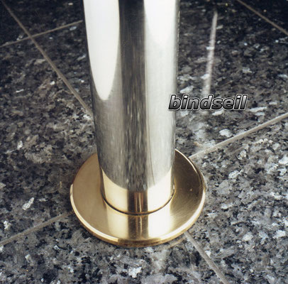 Säule Niro mit Messinring