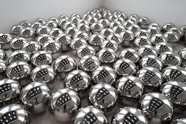 "Narcistuin", Yayoi Kusama