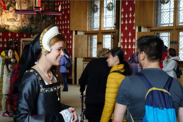 Actors impersonated former royals (daughter of the King)