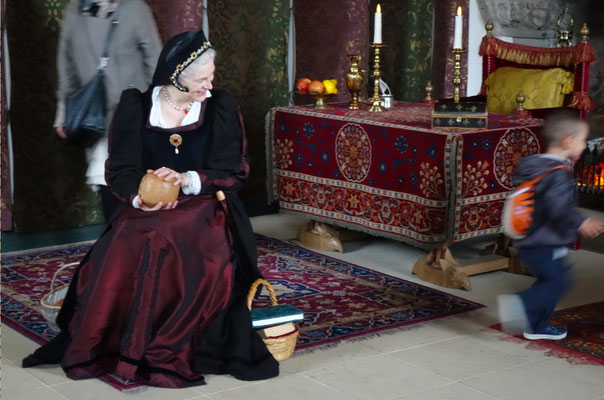 Actors impersonated former royals