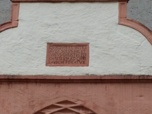 Inschrift der Kirche in der Altstadt
