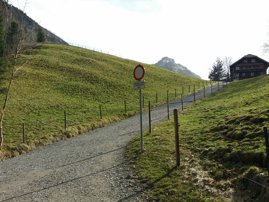 Weg zu einer kleinen Gasthütte