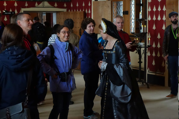 Actors impersonated former royals (here the Daughter of the King)