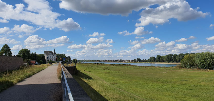 Aussicht auf die Fähre nach Leverkusen (Langel)