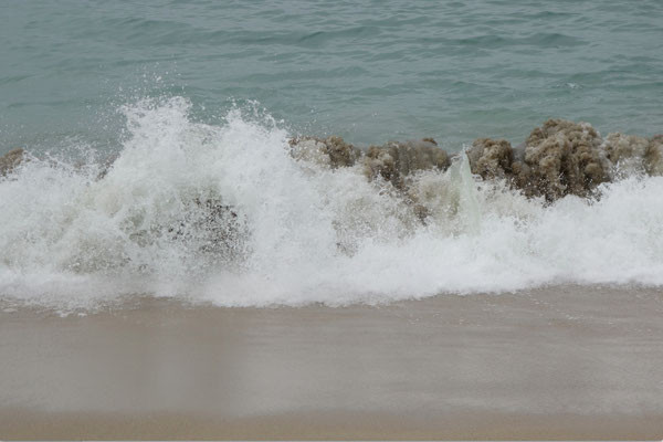 I tried to catch the perfect wave with my camera