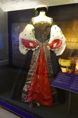 Dress of the Queen