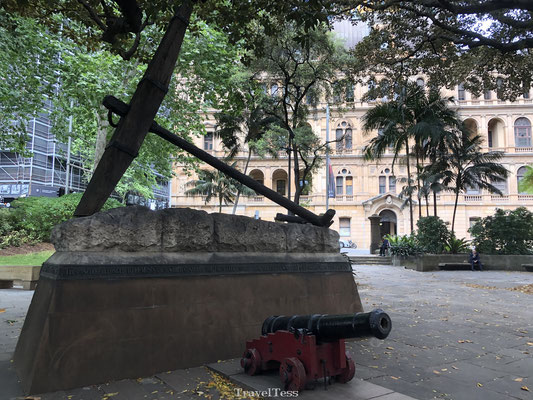 Plein met oud kanon in Sydney