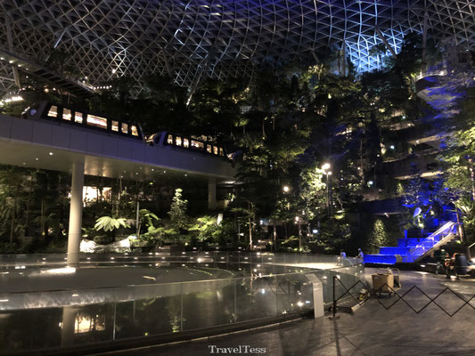 Skytrain vliegveld Singapore