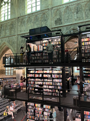 Boekhandel in kerk