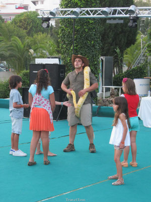 Clube Praia da Oura entertainment