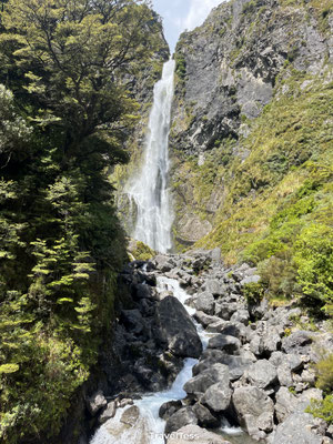 Devils Punchbowl Waterfall