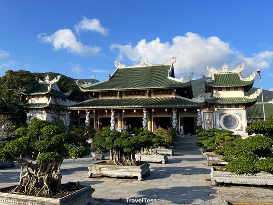 Tempel bij Lady Buddha-beeld