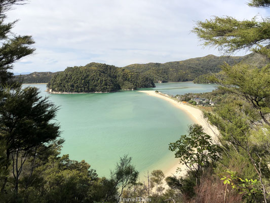 Kustlijn Onetahuti Bay