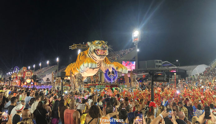 Carnaval optocht in Sambadrome