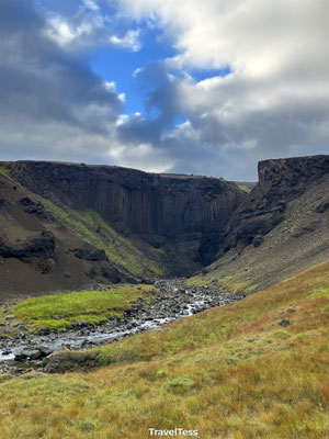 Hike Hengifoss waterval