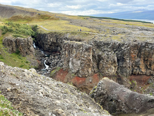 Hike naar Hengifoss