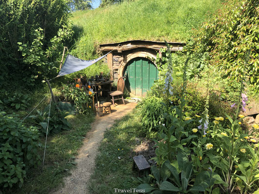 Hobbit huisje met groene deur