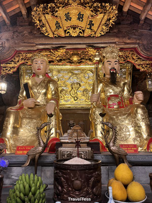 Tempel bezoek tijdens boottocht Trang An