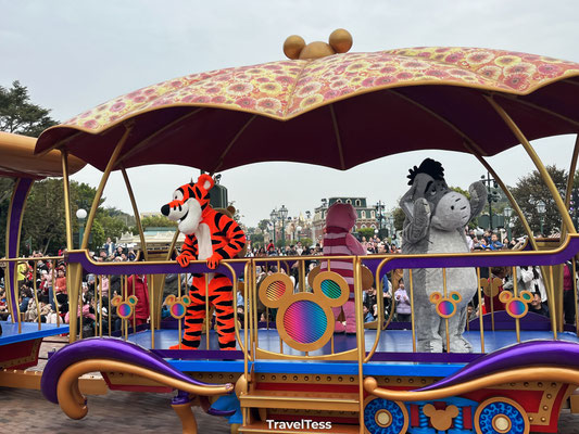 Disney parade met Winnie The Pooh parade