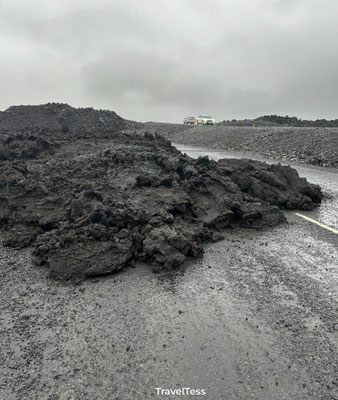Autoweg vernietigd door lavastroom