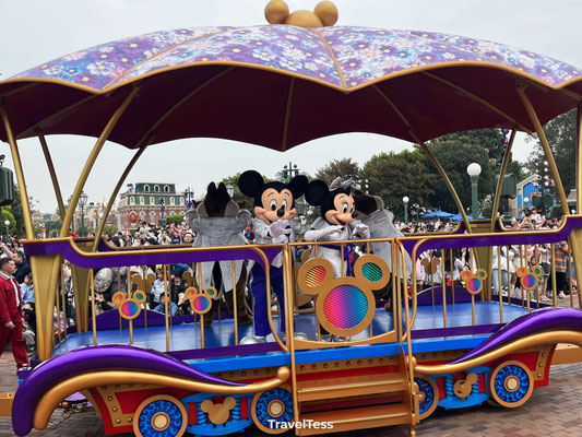 Mickey & Friends parade