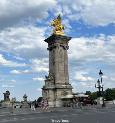 Gouden zuil Pont Alexandre III