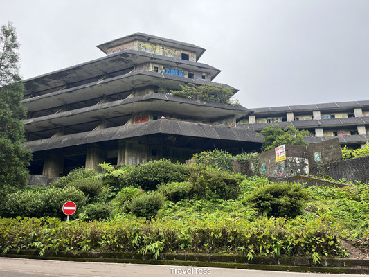 Vervallen hotel