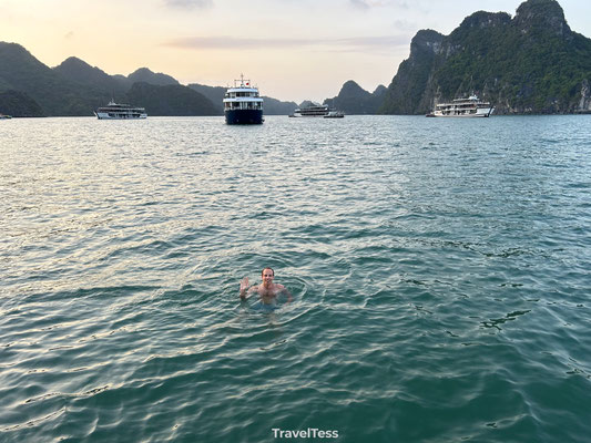 Zwemmen in Halong Bay