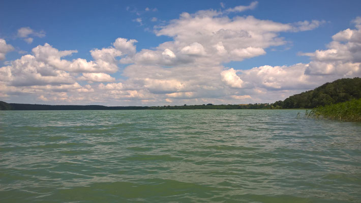 ein leichter Wind strich über den See...