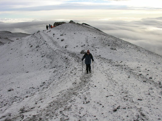 die längsten 2 km, wleche ich je in meinem Leben ging, von Gilmanspoint zum Uhuru Peak