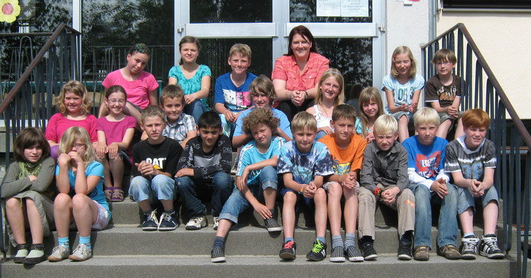 Klasse 4b mit ihrer Klassenlehrerin Frau Ochel