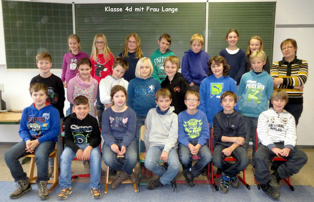 Klasse 4d mit ihrer Klassenlehrerin Frau Lange