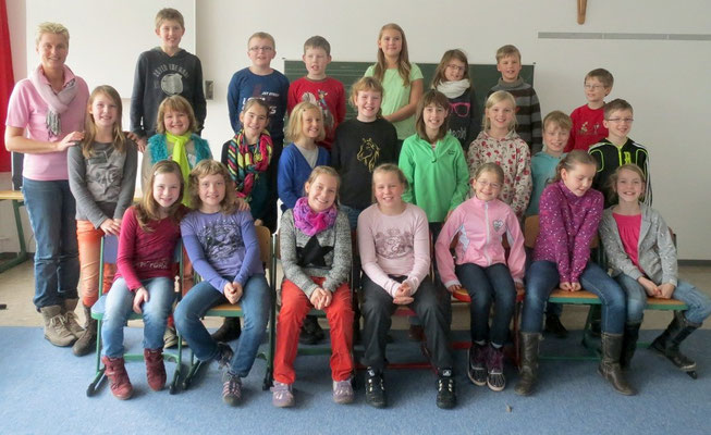 Klasse 4d mit ihrer Klassenlehrerin Frau Tigges