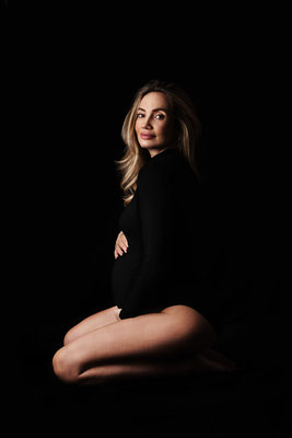 Schwangerschaftsfotoshooting, Babybauchshooting, Babybauchfotograf, Schwangerschaftsfotos, Schwangerschaftsfotograf, Fotograf, Fotograf Bad Oeynhausen, Fotograf Herford, Fotograf Bielefeld, Fotograf Lübbecke, Fotostudio
