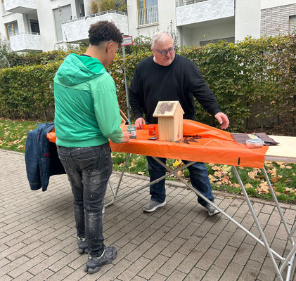 Auch Jugendliche legen Hand an