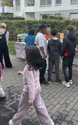 Stand mit Infos zu Vögeln in der Stadt