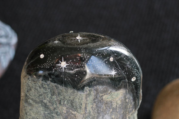 Serpentin anpoliert mit Glas Kristallen