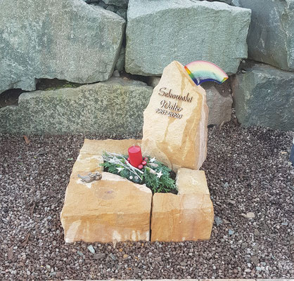 Schweinstaler Sandstein Urnengrab in Hinzweiler