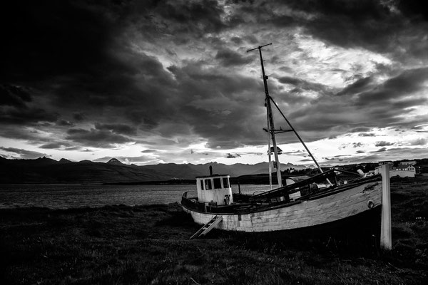 Breidalsvik Island - Altes Segelboot