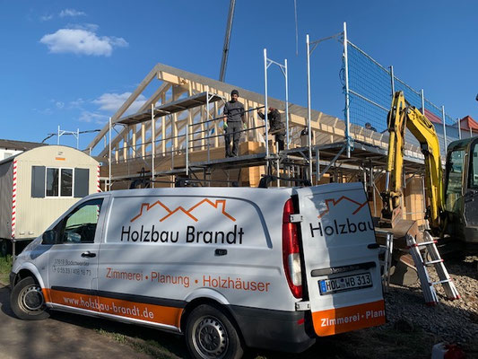 Blockhausbau - Wohnblockhäuser mit Planung und Montage - Holzhäuser in echter Blockbauweise 