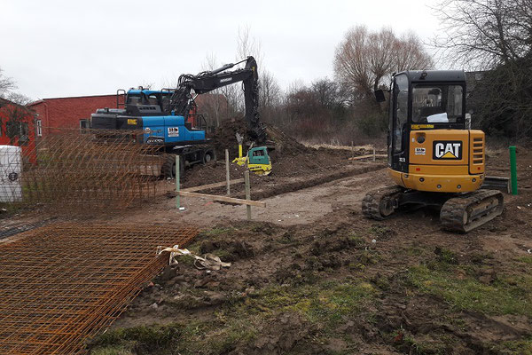 Blockhaus - Baustelle - Erdarbeiten - Niedersachsen - Holzbau Brandt - Blockhausbau - Bodenplatte - Fundament