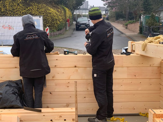 Eine kleine Kaffeepause ist den Blockhausprofis erlaubt 