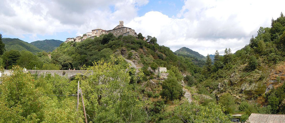 Vue d'Antraigues-sur-Volane - Ardèche