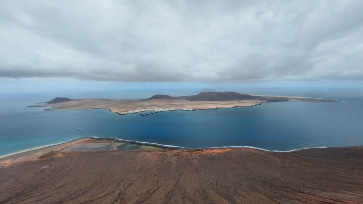 Imposanter Ausblick auf die Insel, die keine geteerten Strassen kennt.