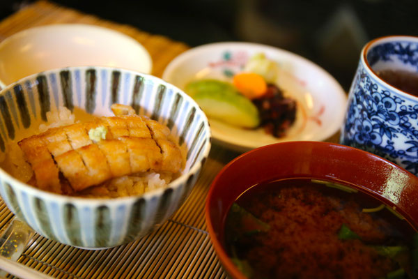 焼き穴子御飯、赤だし、香物