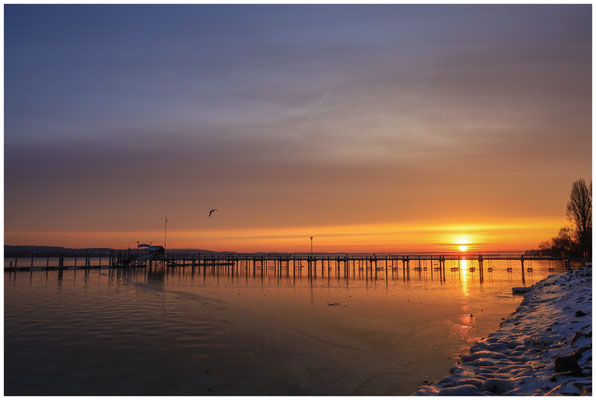 Sonnenaufgang am Schiffsanleger in Iznang 5984