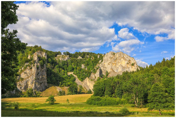 Aussichtspunkt Burgstall (Mitte) und Stiegelesfels (rechts) 5999